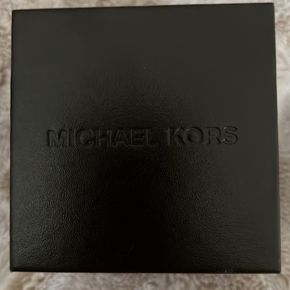 Michale Kors Watch and bracket. - Picture 5 of 5